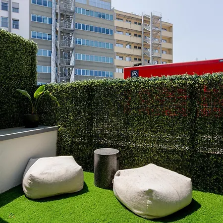 The Urban Oasis Elegant 2 Bedroom Duplex In Lizbona