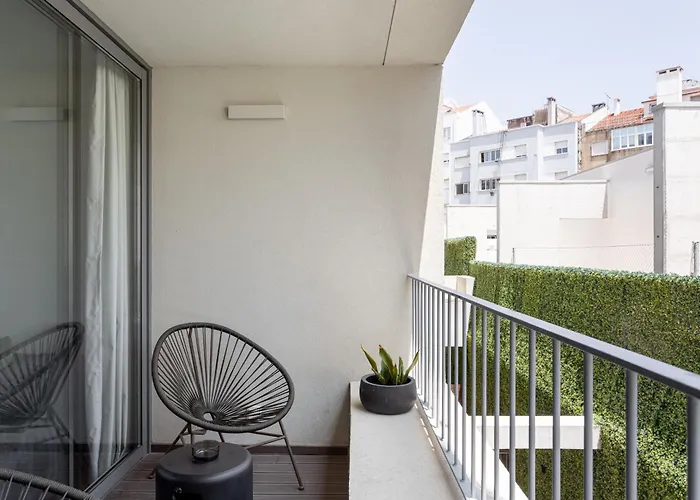 Апартаменты The Urban Oasis Elegant 2 Bedroom Duplex In Лиссабон