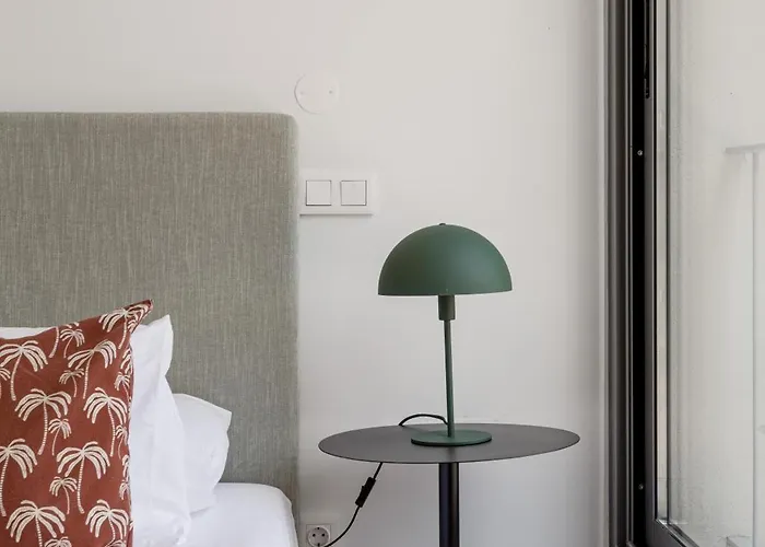 The Urban Oasis Elegant 2 Bedroom Duplex In * Лиссабон